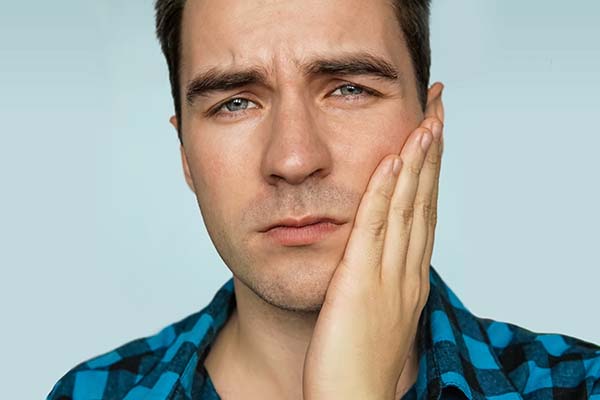 Ways An Emergency Dentist Relieves Toothaches